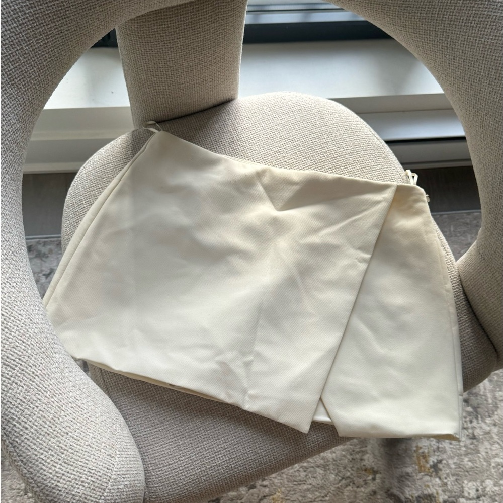 Zara Off-White Mini Skort